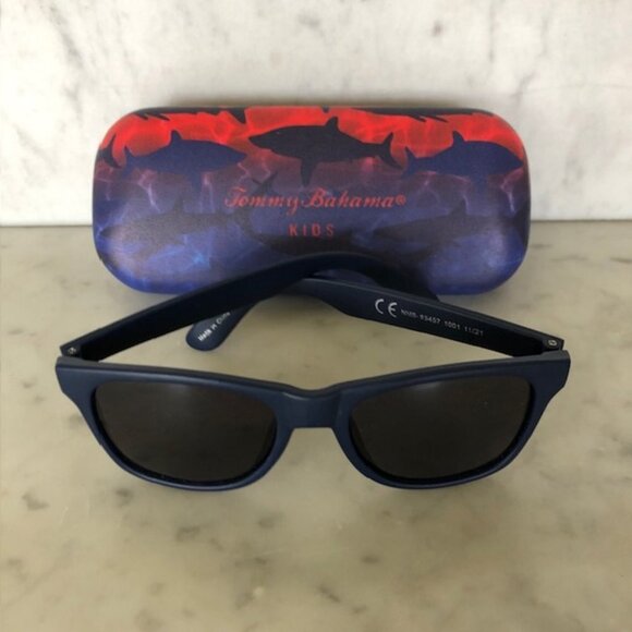 TOMMY BAHAMA Kids Navy Sunglasses & Shark Hard Case - Picture 6 of 16